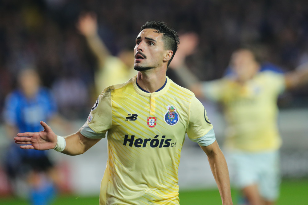 LOL投注-关键时刻波尔图门线救险——欧冠节点到来；质疑声仍在；训练强度明显提升(欧冠专用足球2023)